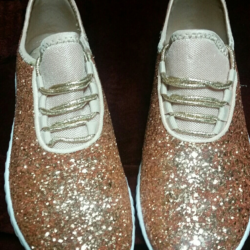 Ladies Tennis Shoes
